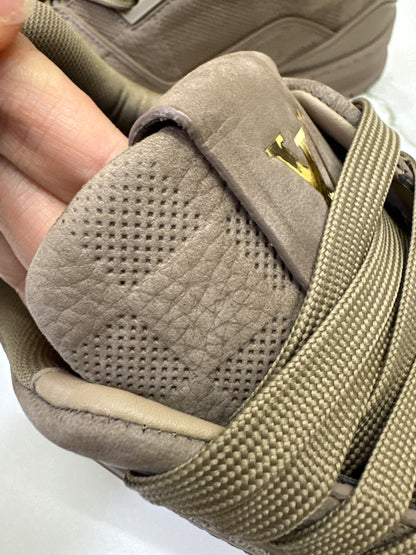LV Trainer 大象灰 1AH618
