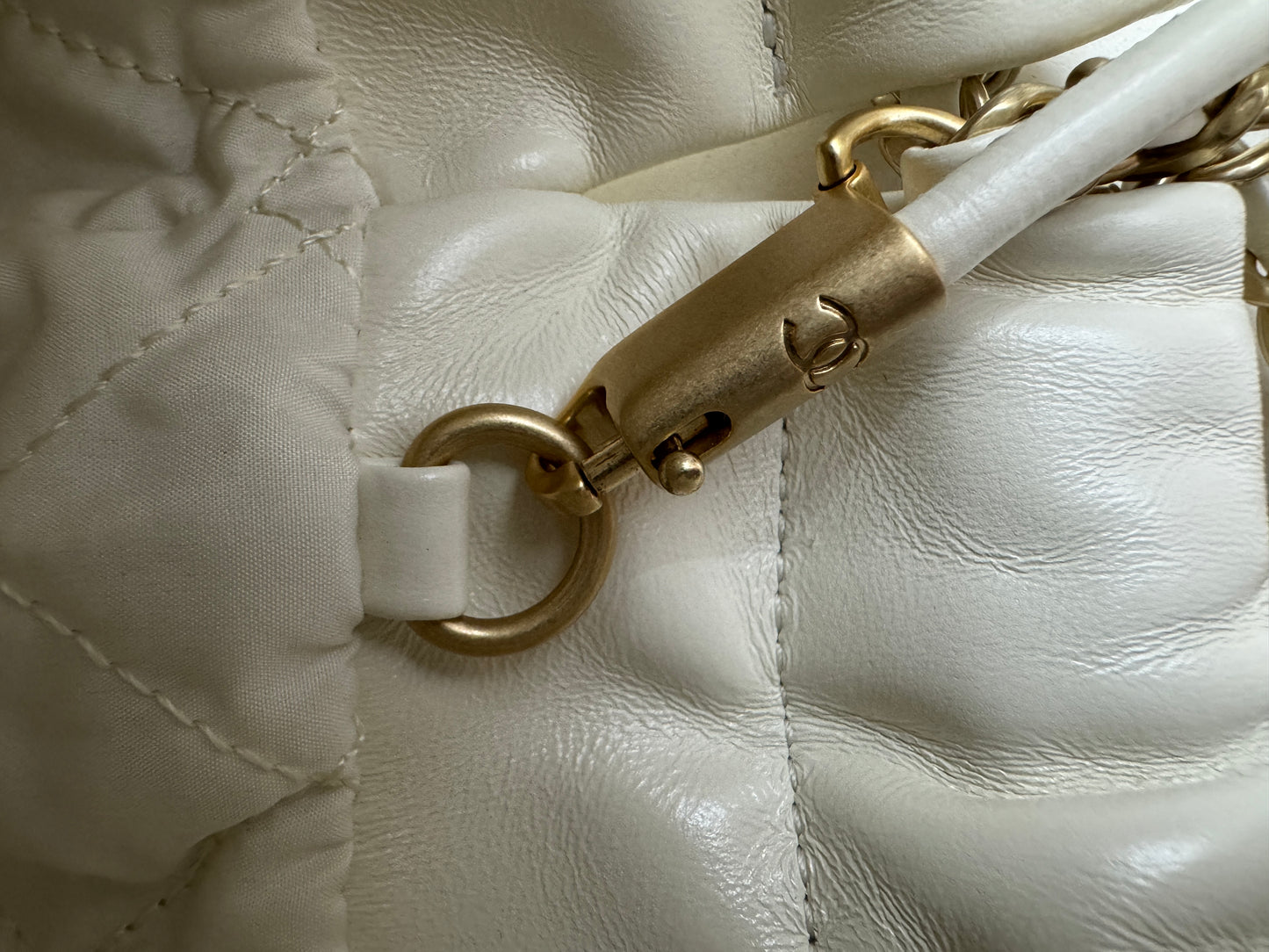 CHANEL 22Bag Mini 鏤空Logo