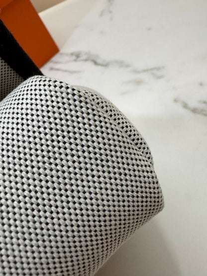 HERMES Mini Herbag 熊貓色 金扣 H Viking 帆布