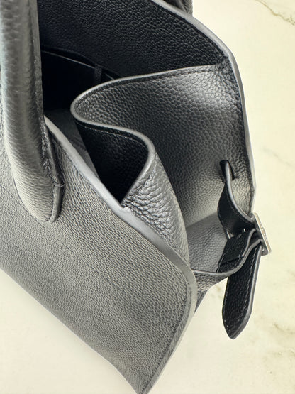 THE ROW Shoulder Marguax 12 黑色荔枝紋 Black Grained Calfskin