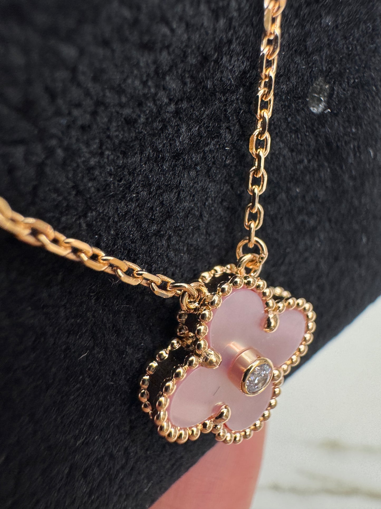 VCA Vintage Alhambra 2025 Holiday Pendant 粉貝母