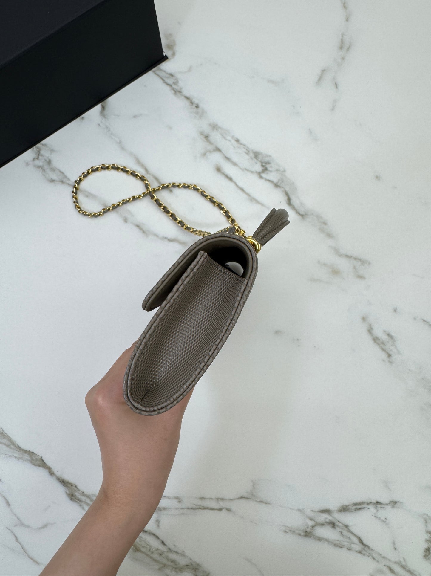 CHANEL 26A 蜥蜴壓紋 灰色Clutch