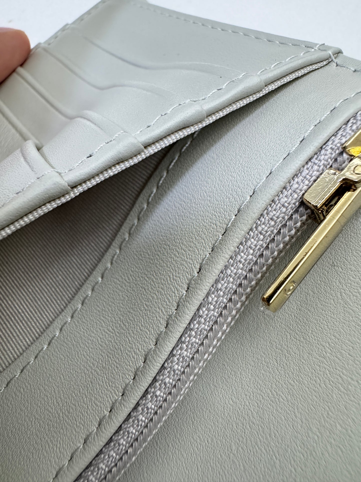 CHANEL Passport Holder 淺灰