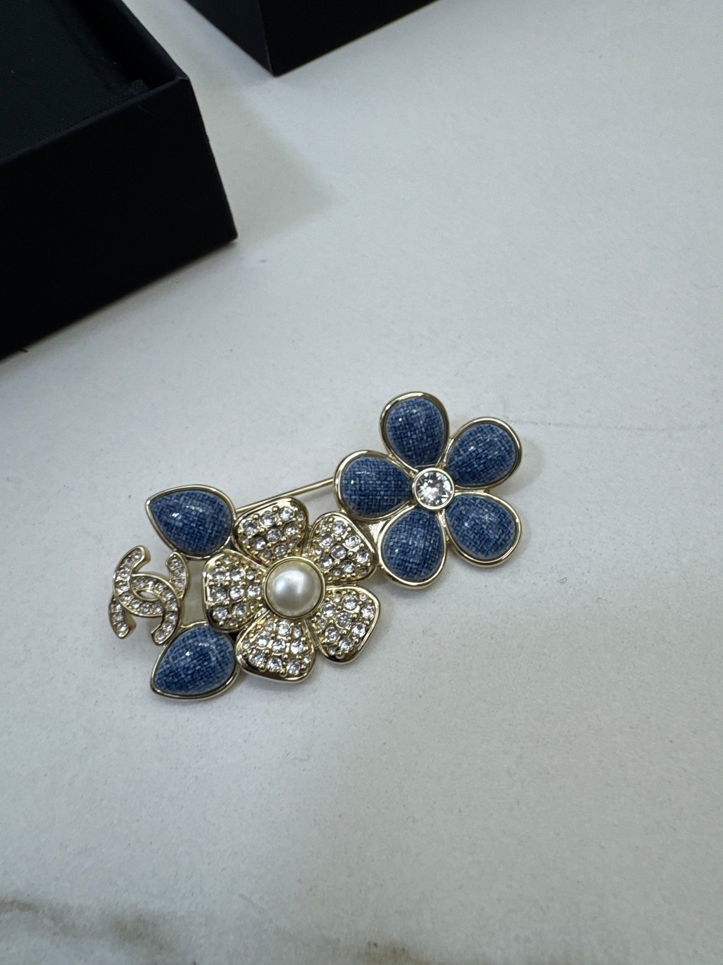 CHANEL 26C 牛仔花胸針