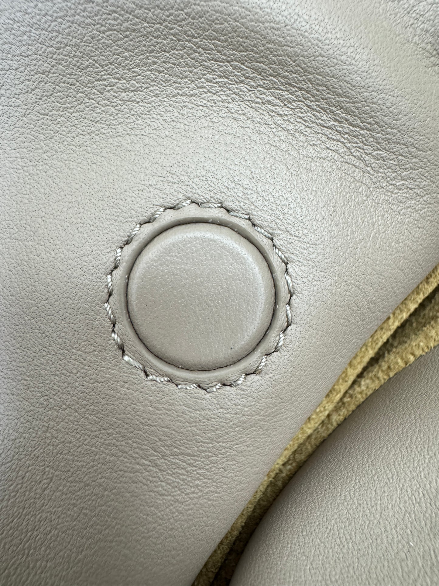 LOEWE Mini Flamenco Purse 沙色 Sand【另加胸針和甜甜圈鏈條】