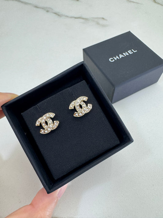 CHANEL 22A 珍珠拼鑽耳環