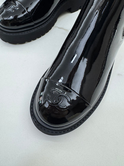 CHANEL 22C Chelsea Boots 漆皮切爾西短靴