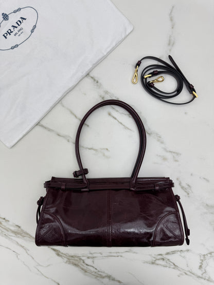 PRADA Bonnie Medium 酒紅油臘皮