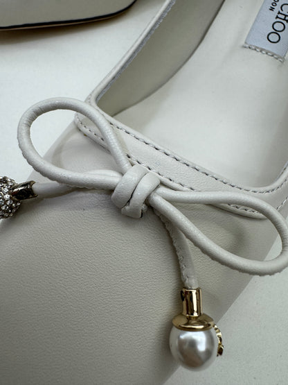 JIMMY CHOO 方頭珍珠拼鑽蝴蝶結 米白