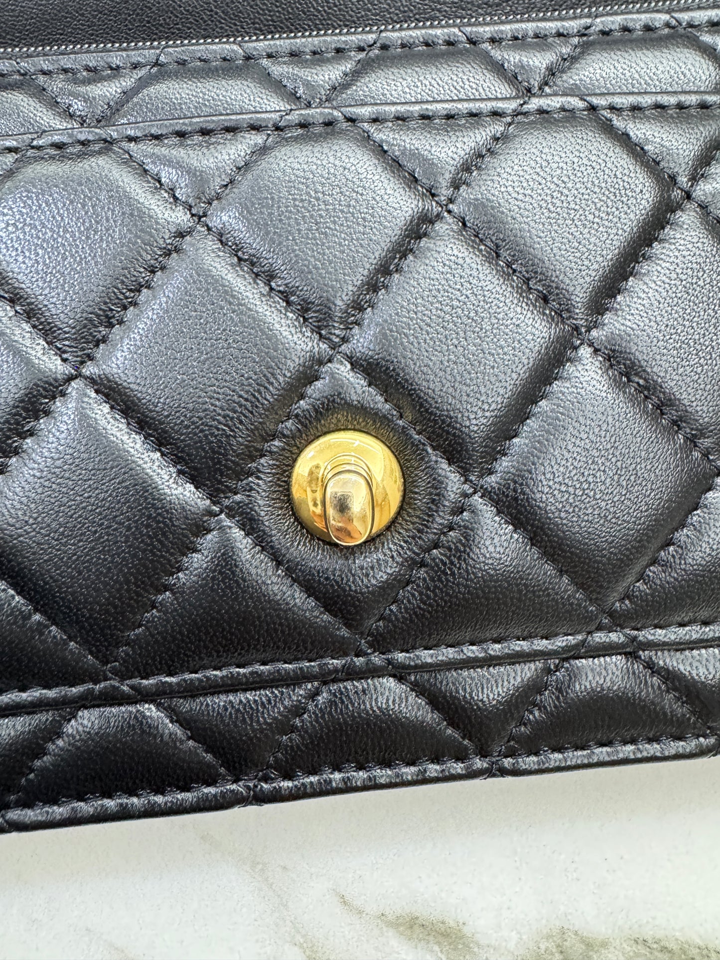 CHANEL 25B 手柄郵差 Wallet on Chain