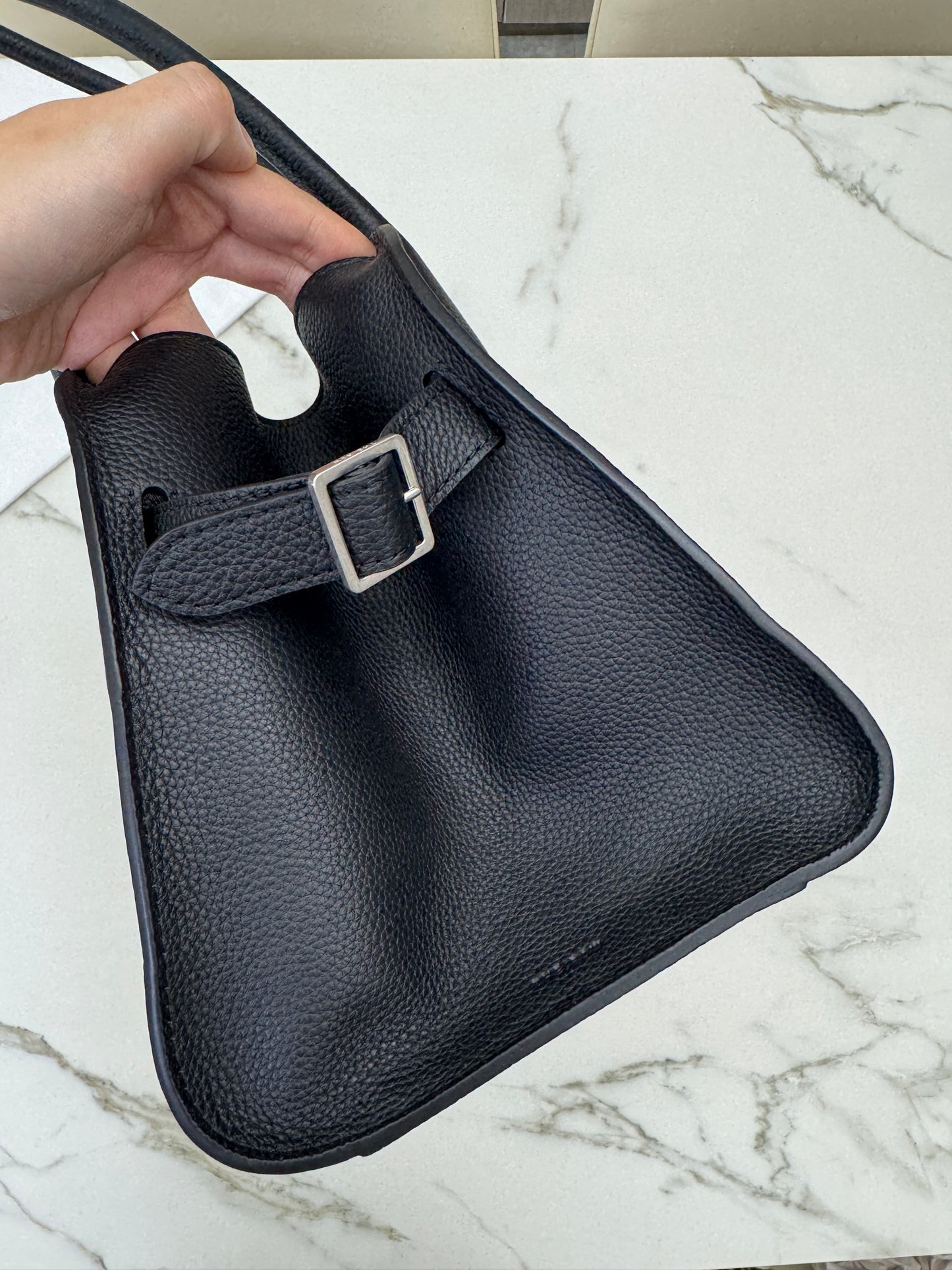 THE ROW Shoulder Marguax 12 黑色荔枝紋 Black Grained Calfskin