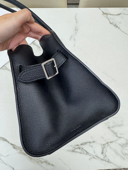 THE ROW Shoulder Marguax 12 黑色荔枝紋 Black Grained Calfskin