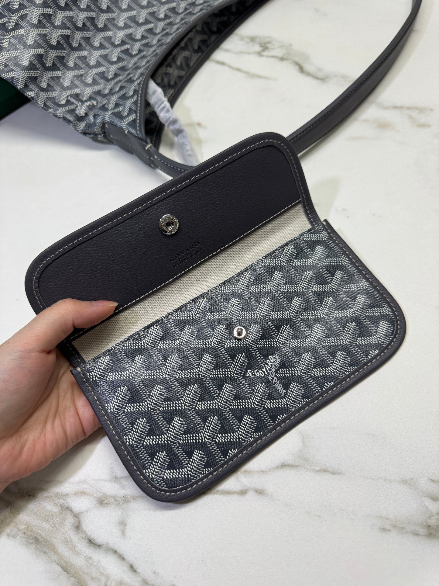 GOYARD 灰色Hobo 紅色小愛心