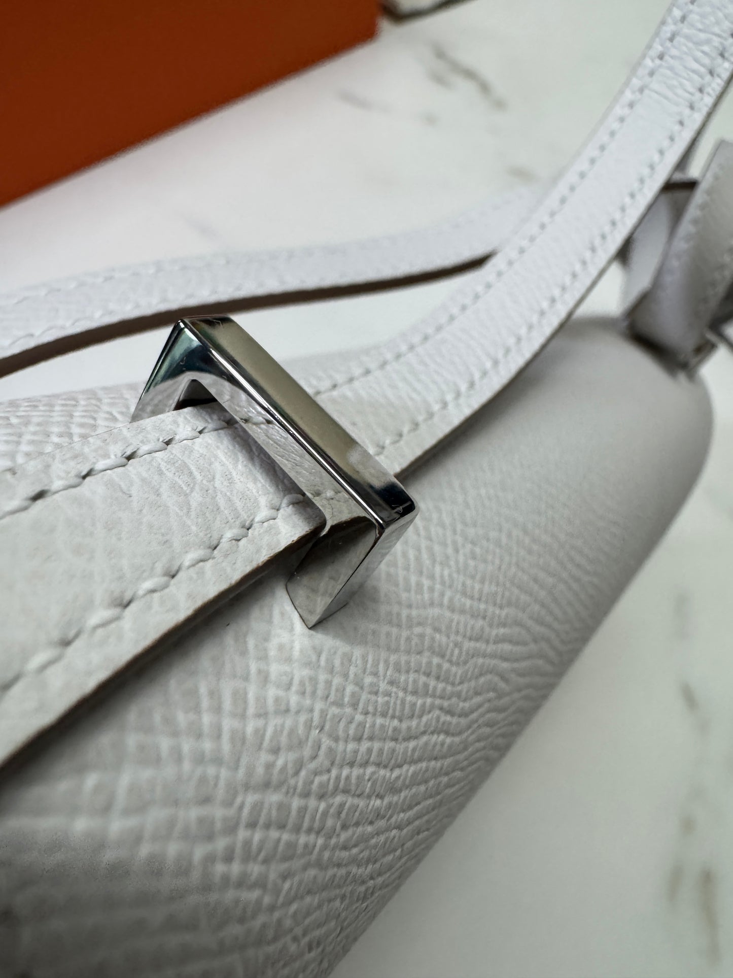 HERMES Mini Constance 奶灰色銀扣 Epsom M4 Gris Pale PHW
