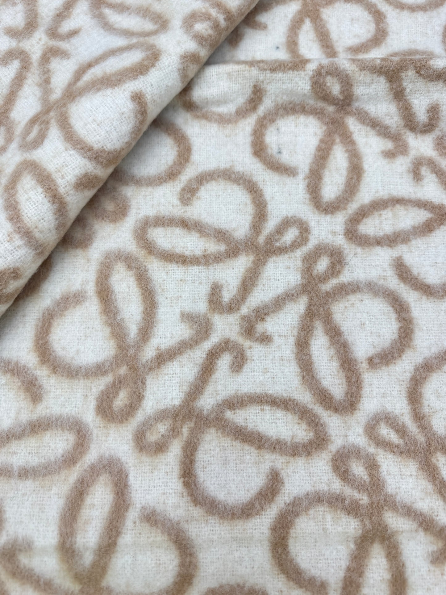 LOEWE 羊駝毛雙面Scarf 奶茶色