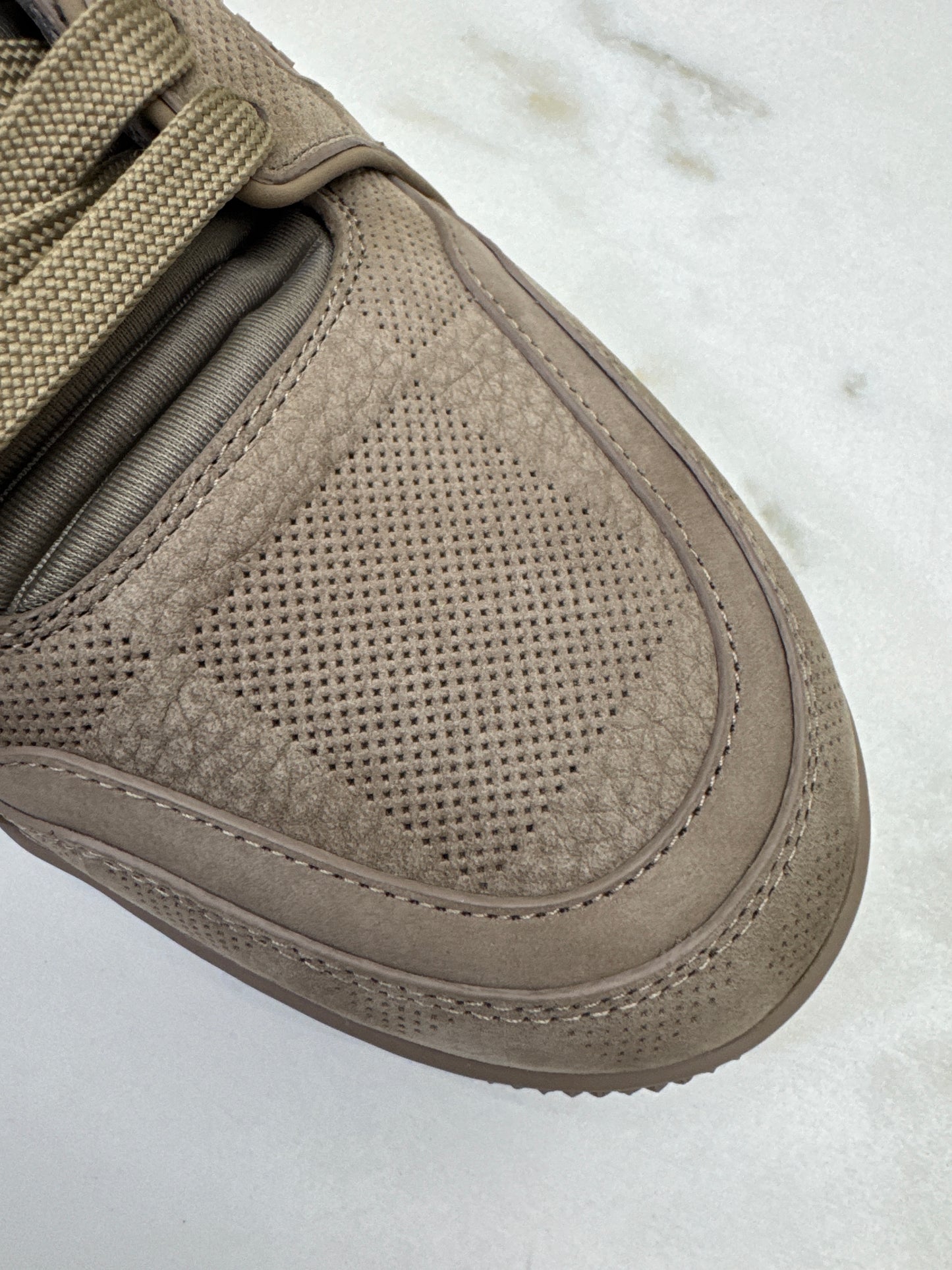 LV Trainer 大象灰 1AH618