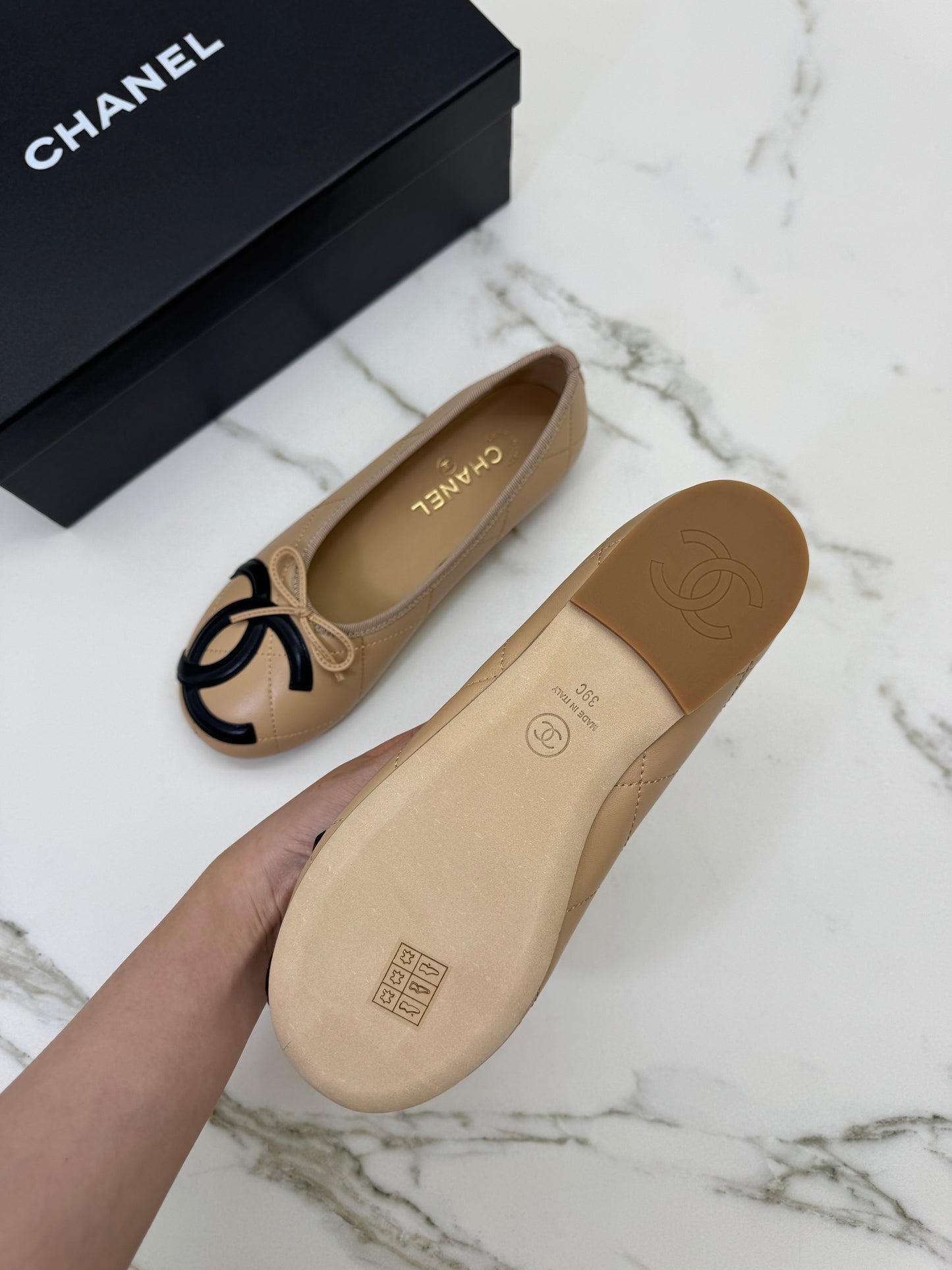 CHANEL Cambon Ballet Flats 杏拼黑 Beige