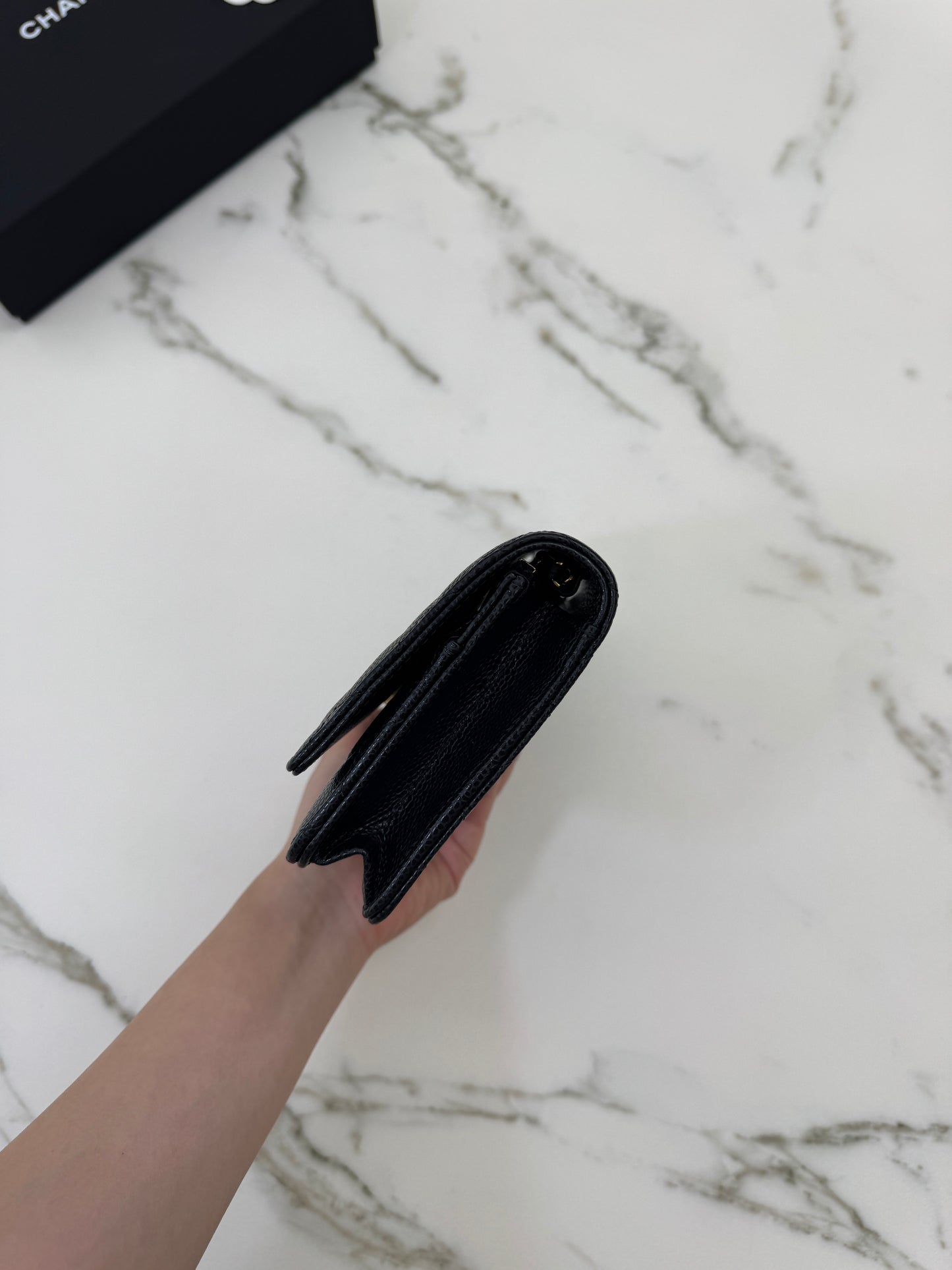CHANEL Wallet On Chain 黑金牛 新版旋轉扣woc