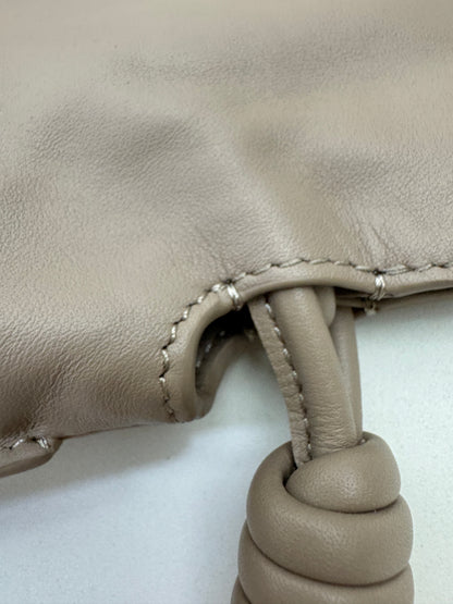 LOEWE Mini Flamenco Purse 沙色 Sand【另加胸針和甜甜圈鏈條】