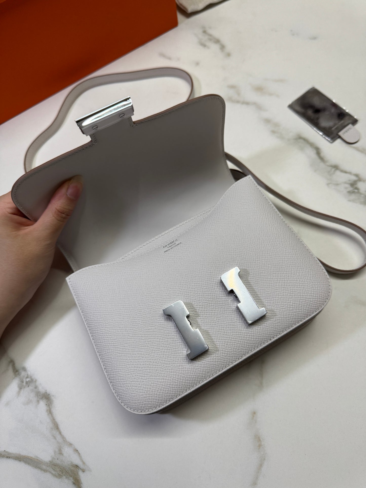 HERMES Mini Constance 奶灰色銀扣 Epsom M4 Gris Pale PHW