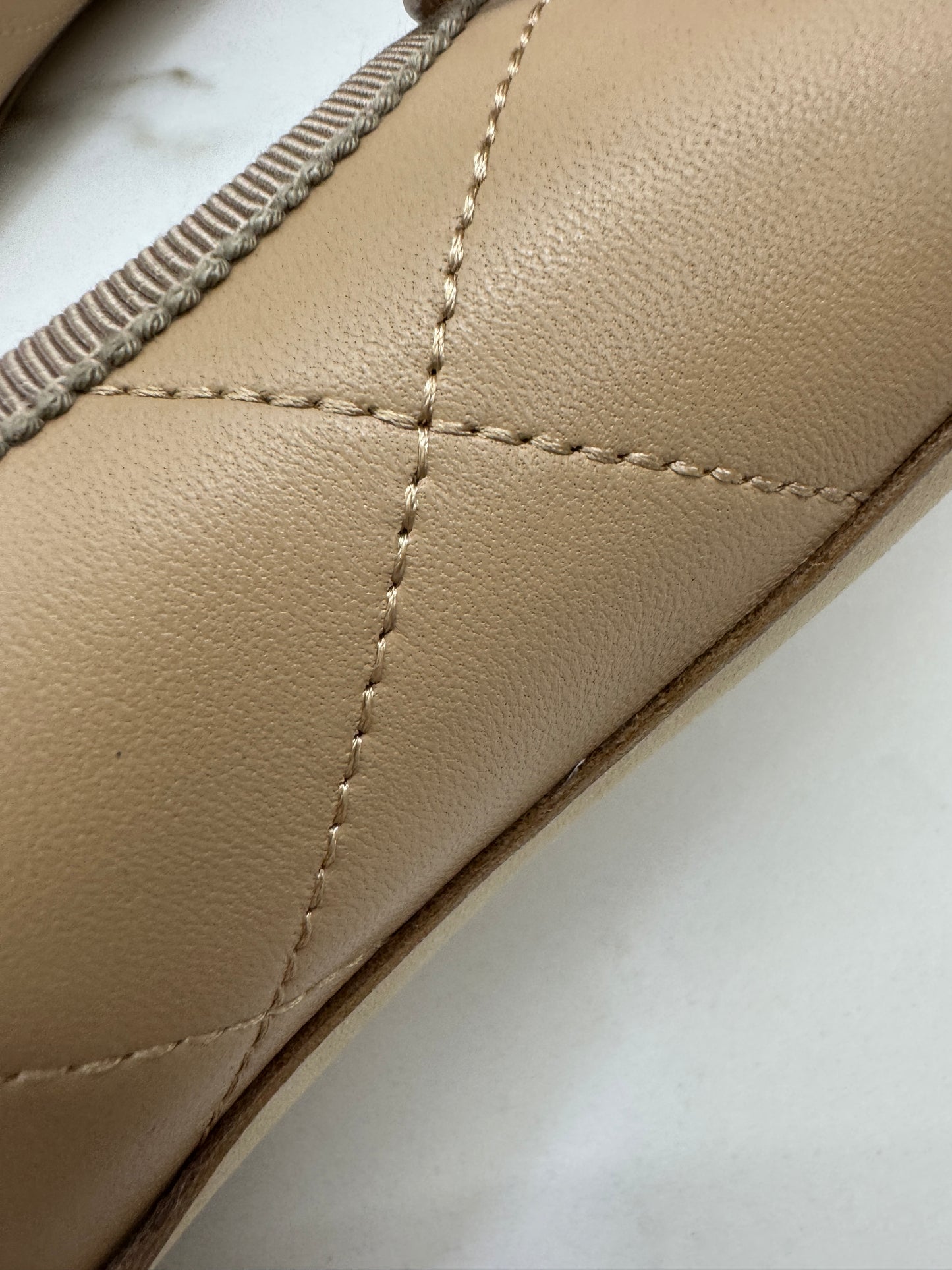 CHANEL Cambon Ballet Flats 杏拼黑 Beige