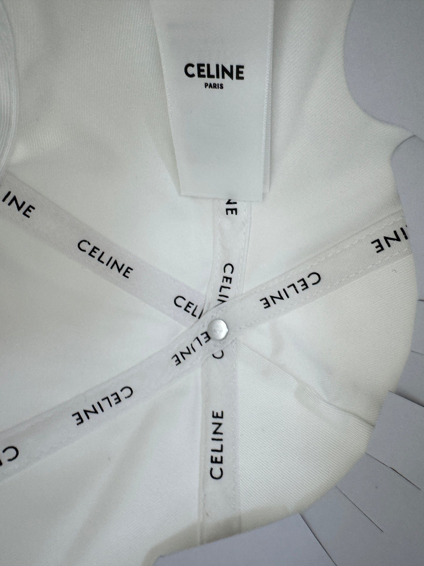 CELINE 白色藍標凱旋門鴨舌帽