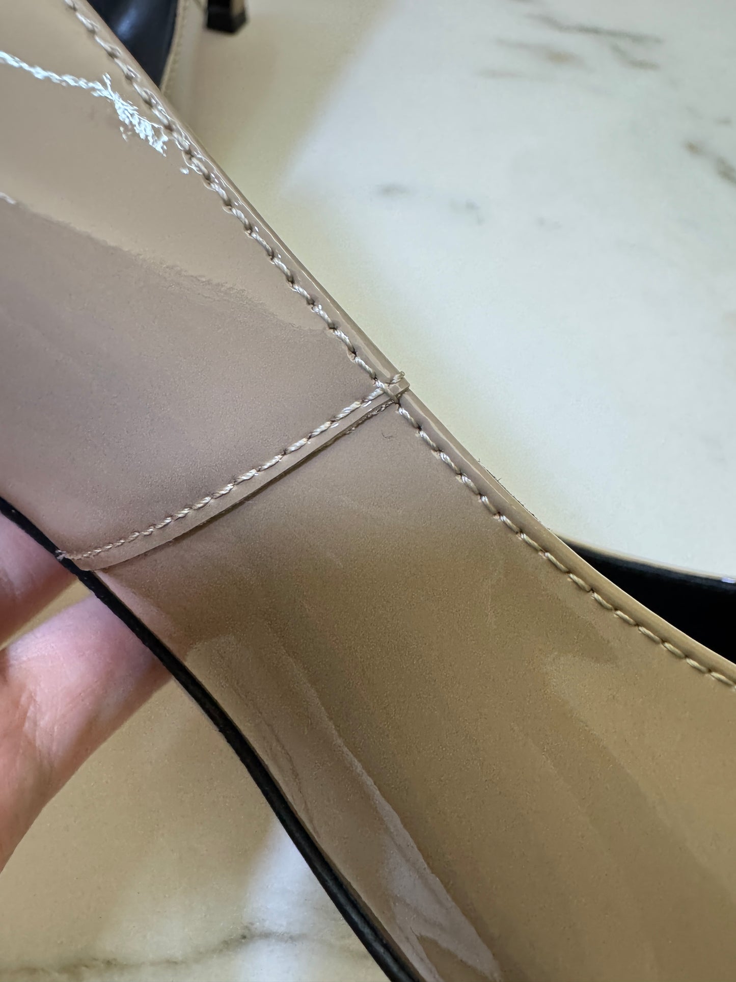 RV Trompette 喇叭跟7cm 漆皮高跟鞋 米灰色