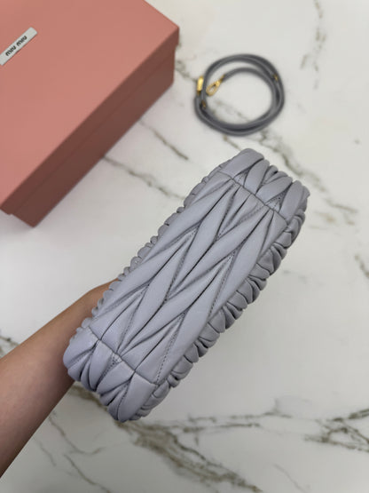 MIU MIU Wander Small 霧霾藍