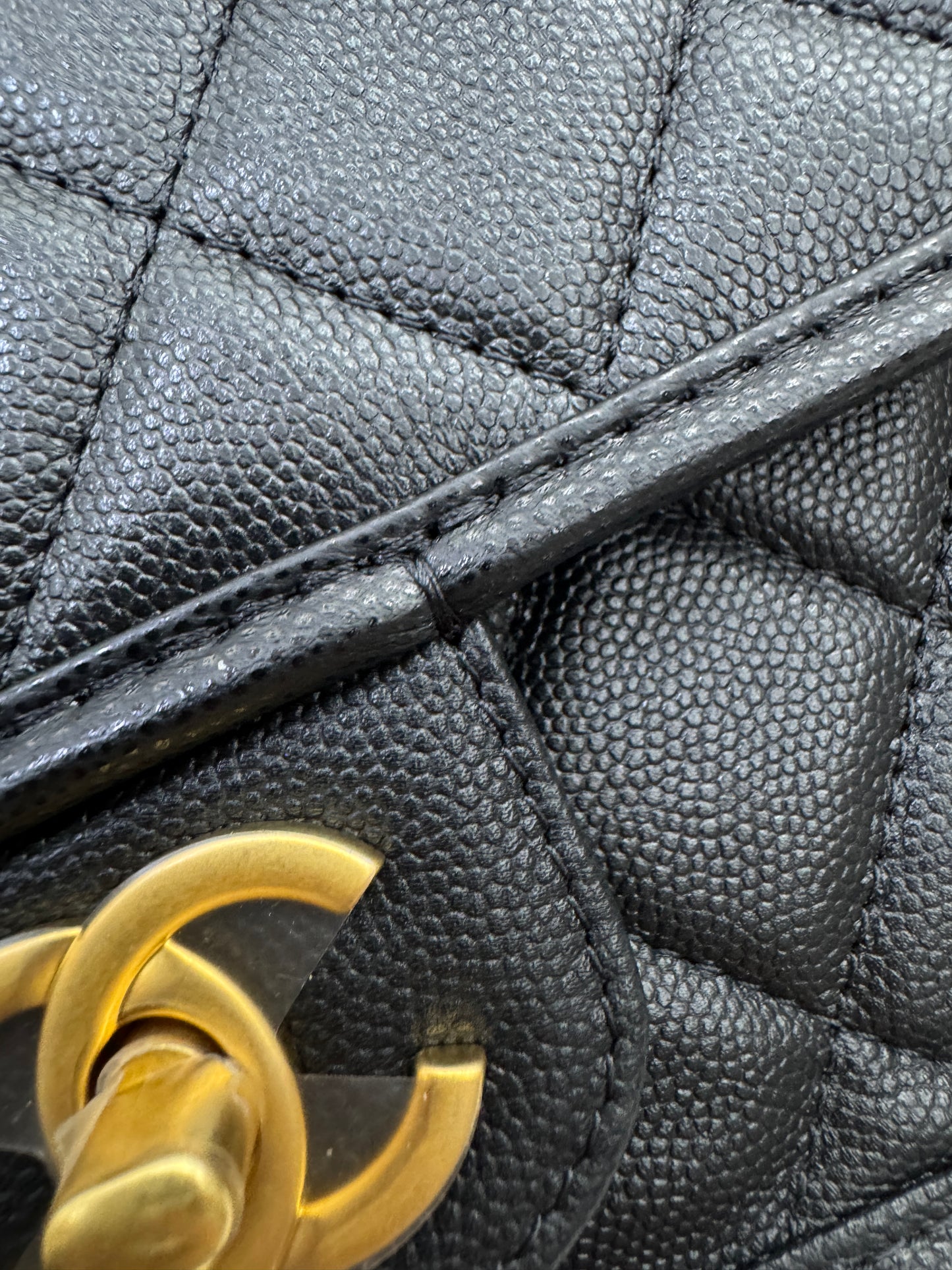 CHANEL 25B 四葉草郵差背包