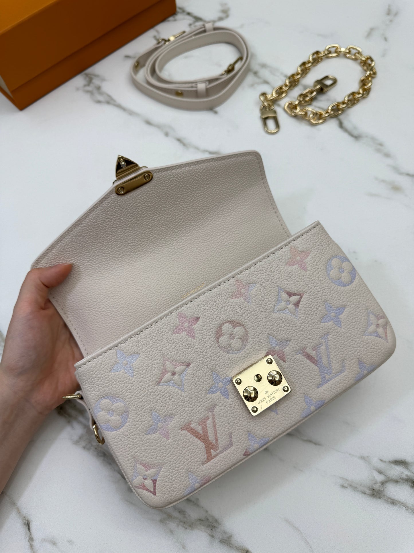 LV Pochette Metis East-West 漸變紫