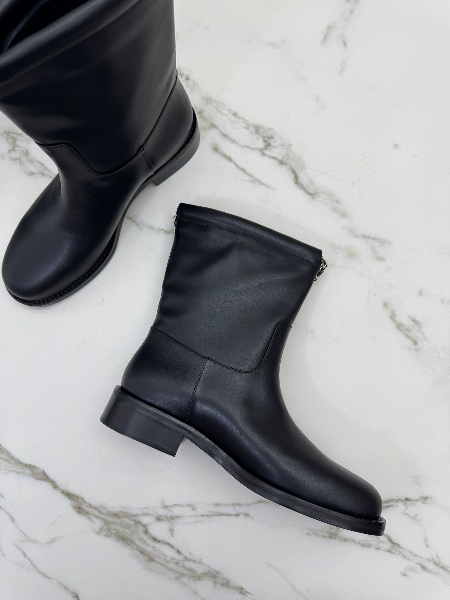 CHANEL 25B 四葉草鏈條短靴