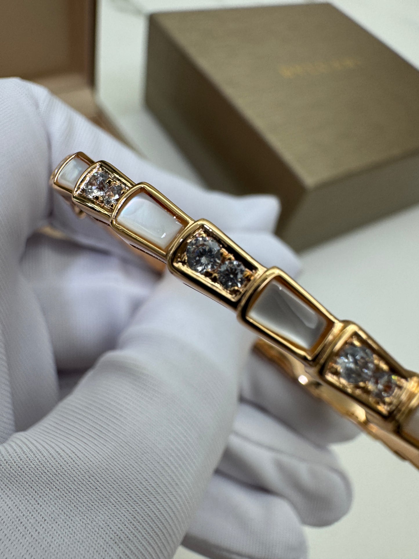 BVLGARI Serpenti Bracelets白貝母玫瑰金手鐲