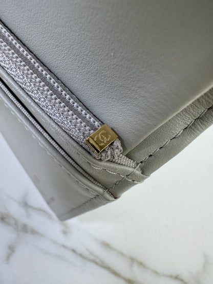 CHANEL Passport Holder 淺灰