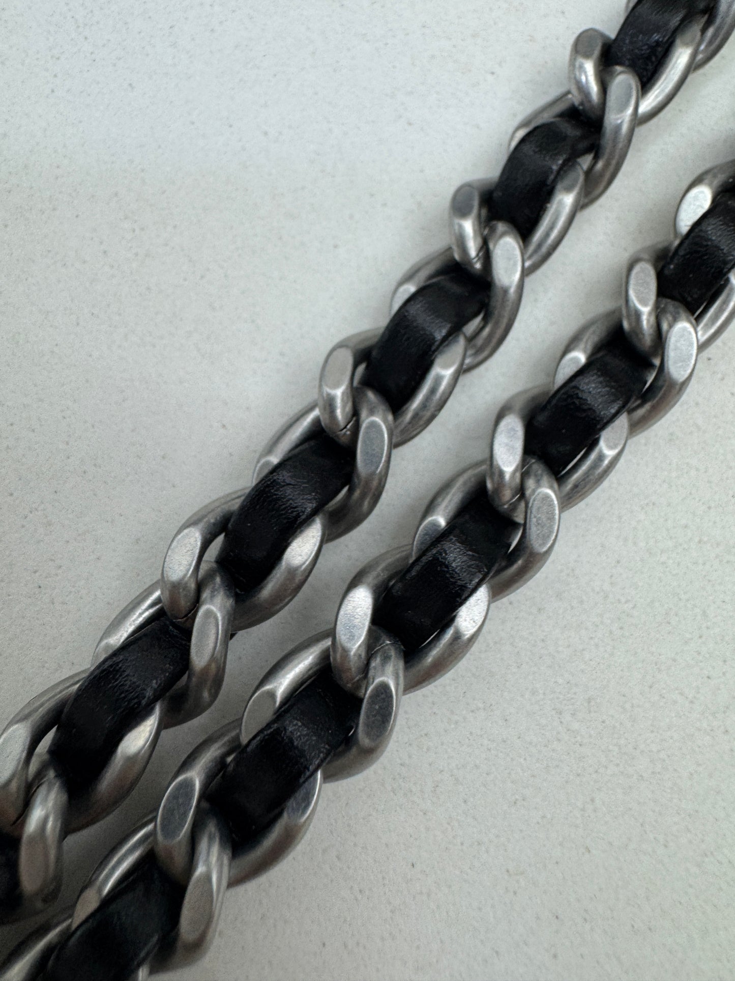 CHANEL Mini 22 Bag 黑銀 【同步最新磁吸扣版】