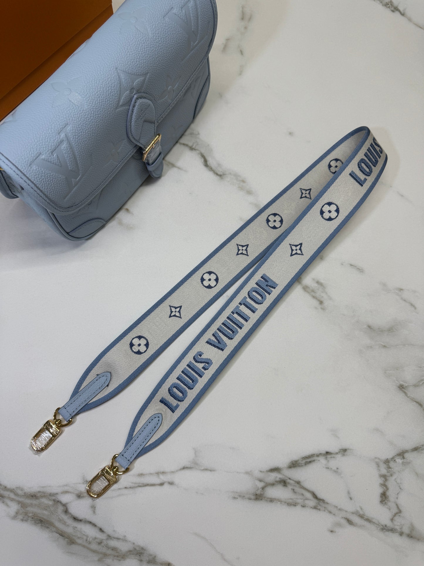 LV Diane 全皮粉藍 Baby Blue