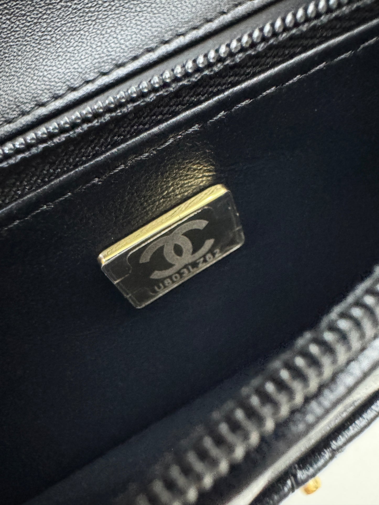 CHANEL 25B 手柄郵差 Wallet on Chain