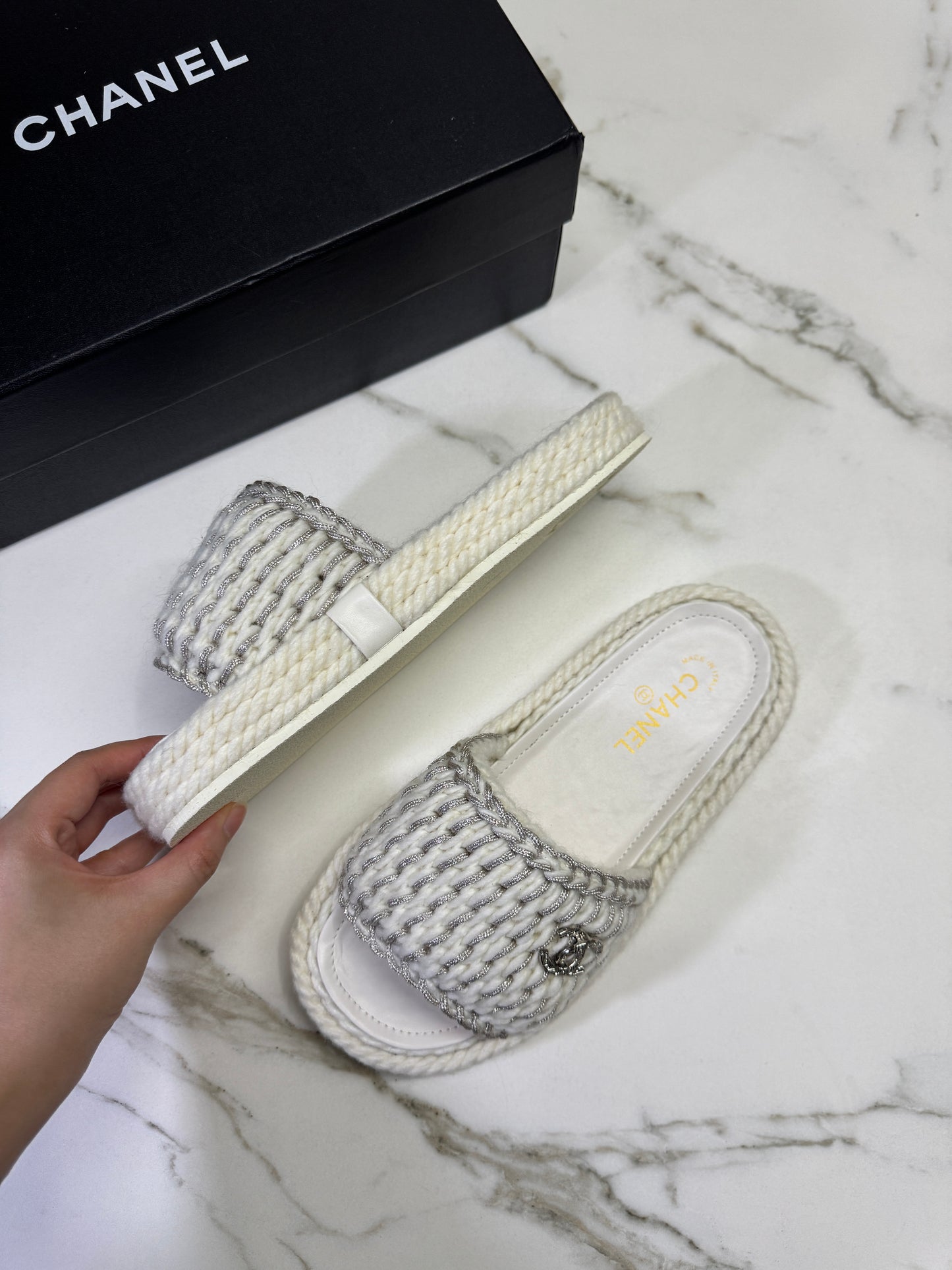 CHANEL 白銀色 厚底拖鞋