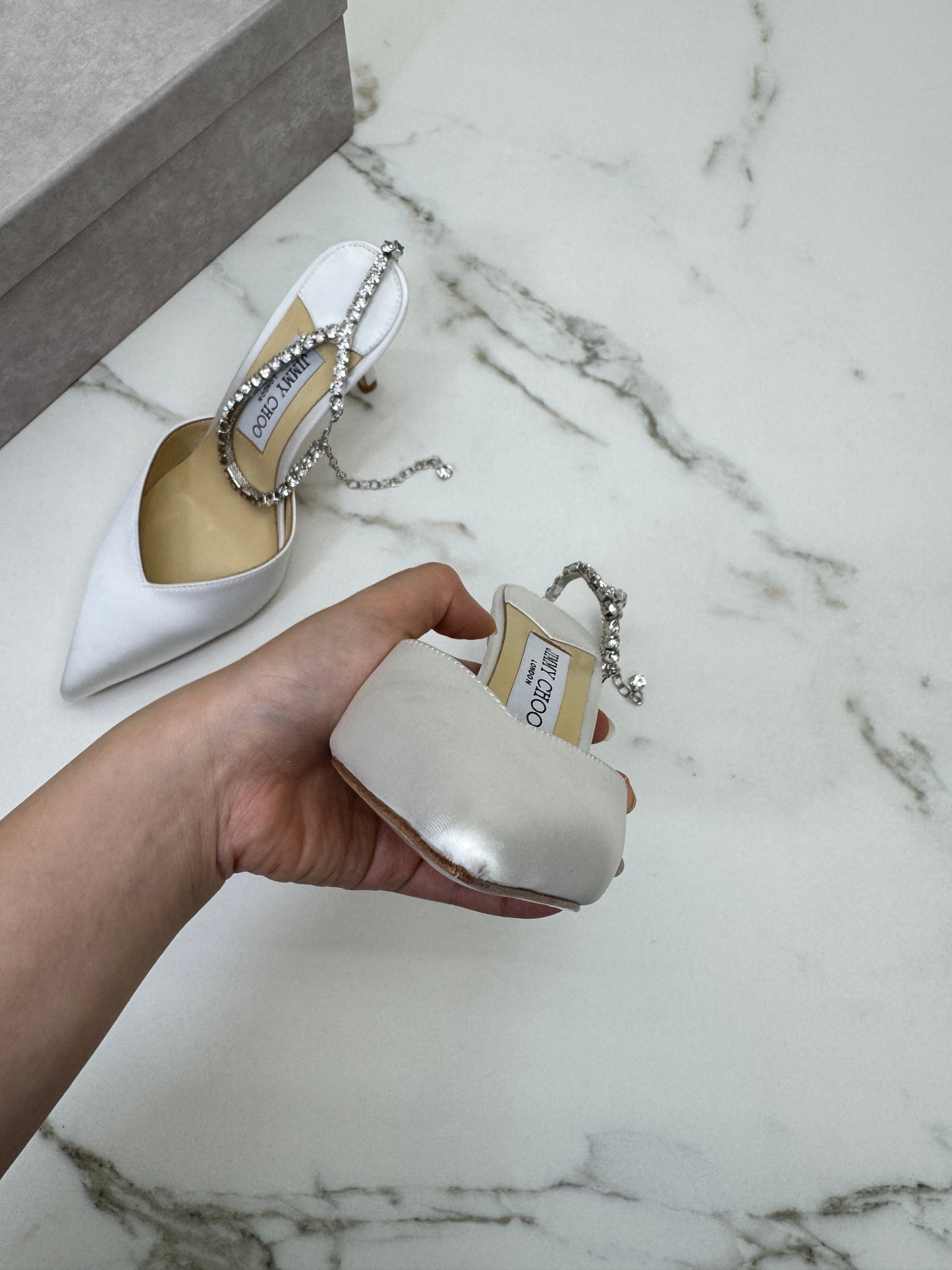 JIMMY CHOO Saeda 85 緞面白