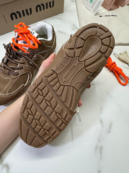 MIU MIU x NEW BALANCE 棕色猄皮軟底運動鞋