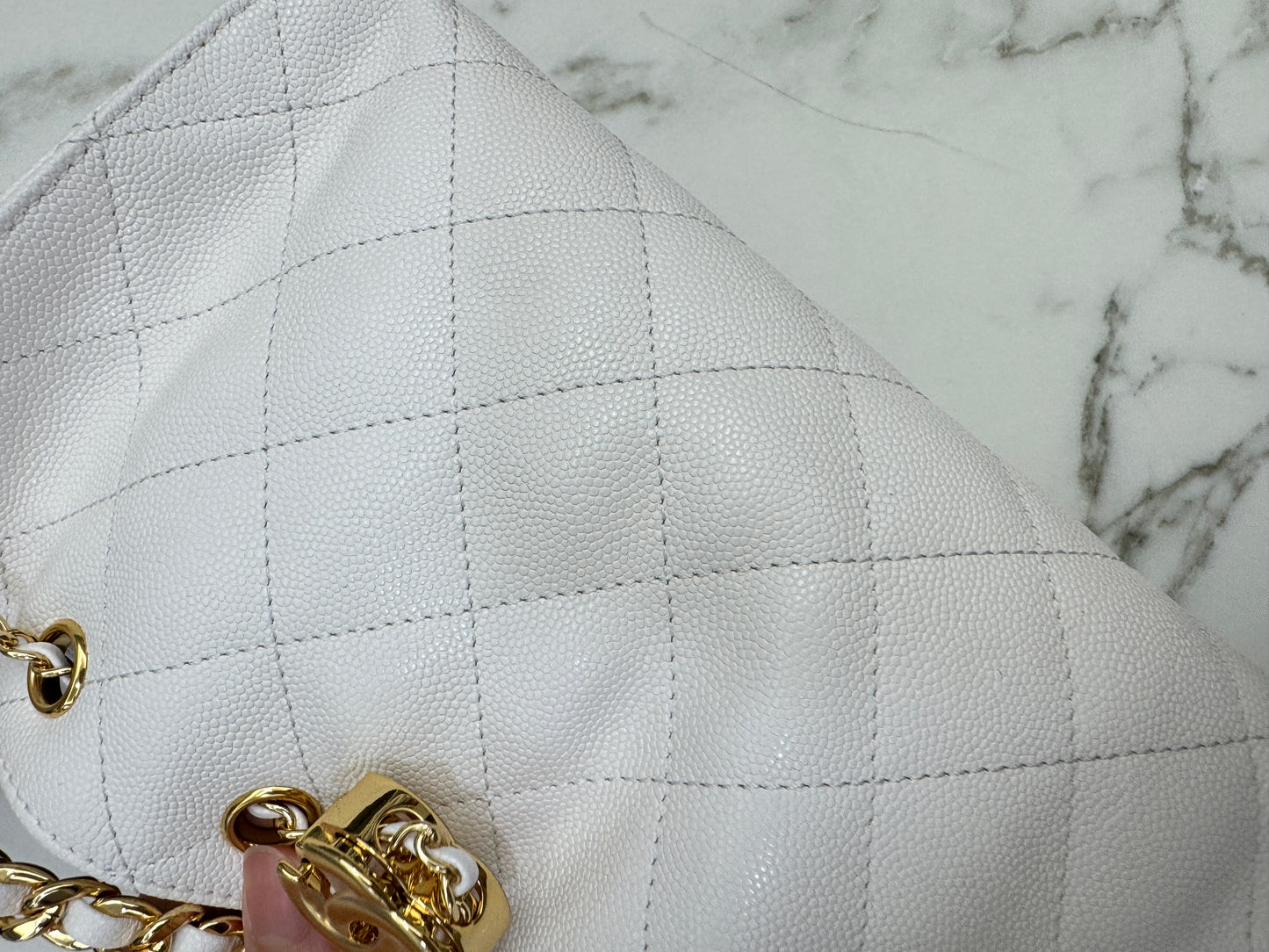 CHANEL Mini 25Bag 白色魚子醬牛皮 亮面金扣
