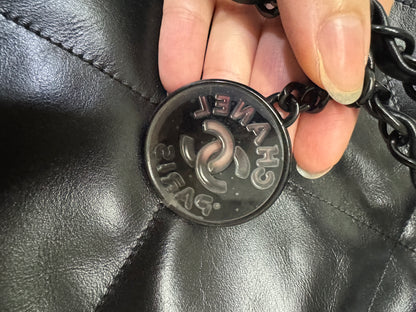 CHANEL 22 Bag Large So Black