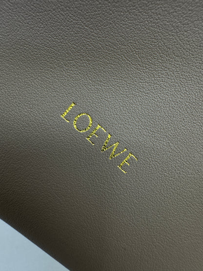 LOEWE Mini Flamenco Purse 沙色 Sand【另加胸針和甜甜圈鏈條】