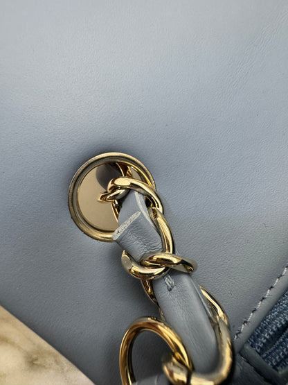 CHANEL 22B 淺藍牛仔 Mini CF20