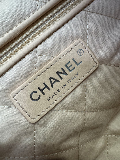 CHANEL 22 Bag Medium 白銀