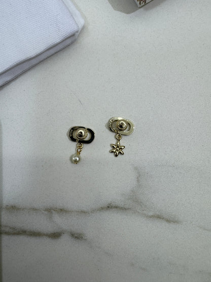 Dior Petit CD Daisy 耳環