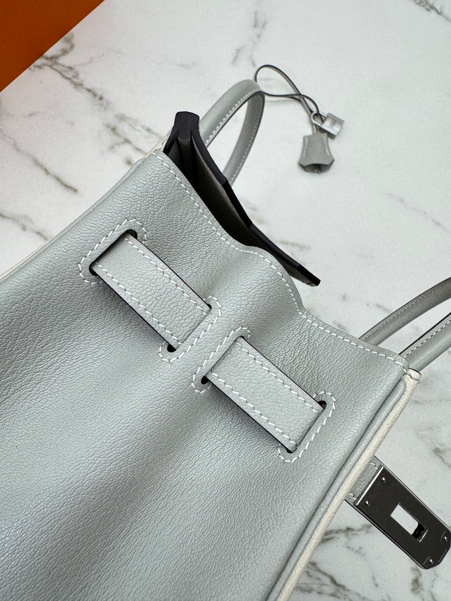 HERMES Birkin 30 SO 珍珠灰拼奶昔白山羊皮 拉絲銀扣 Chevre Mysore Gris Pearl x Craie