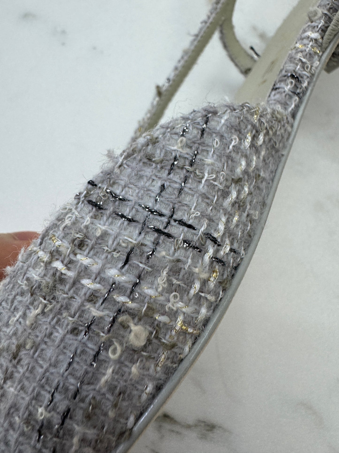 CHANEL 25B 灰白色金絲線Tweed Slingback