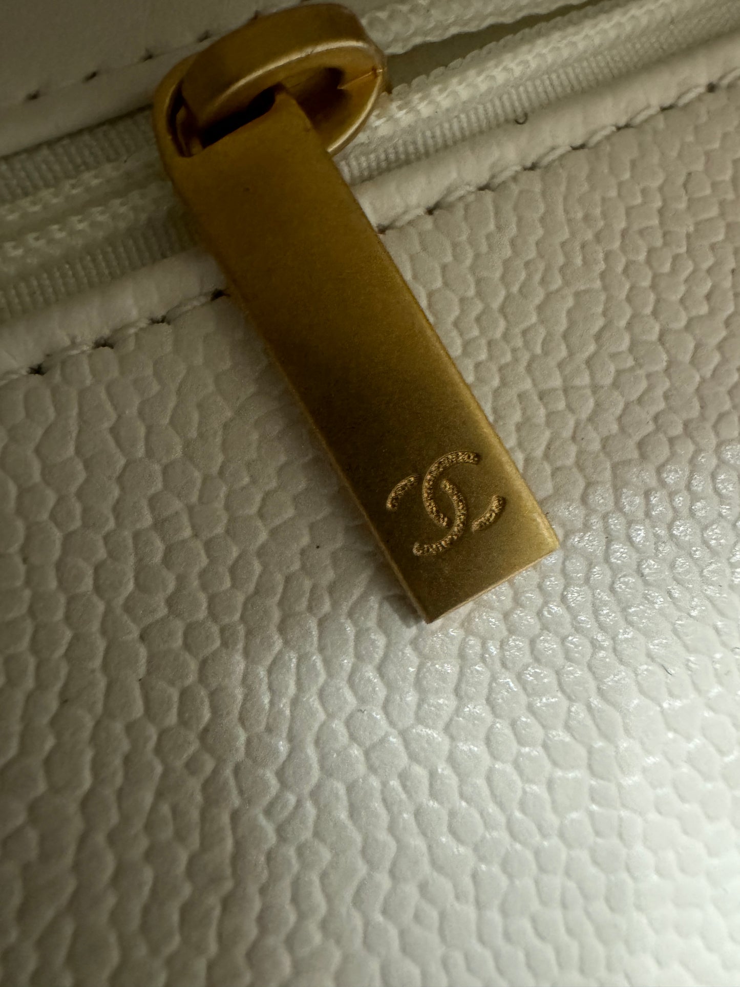 CHANEL 24P 愛心金球 白色 20cm 中號