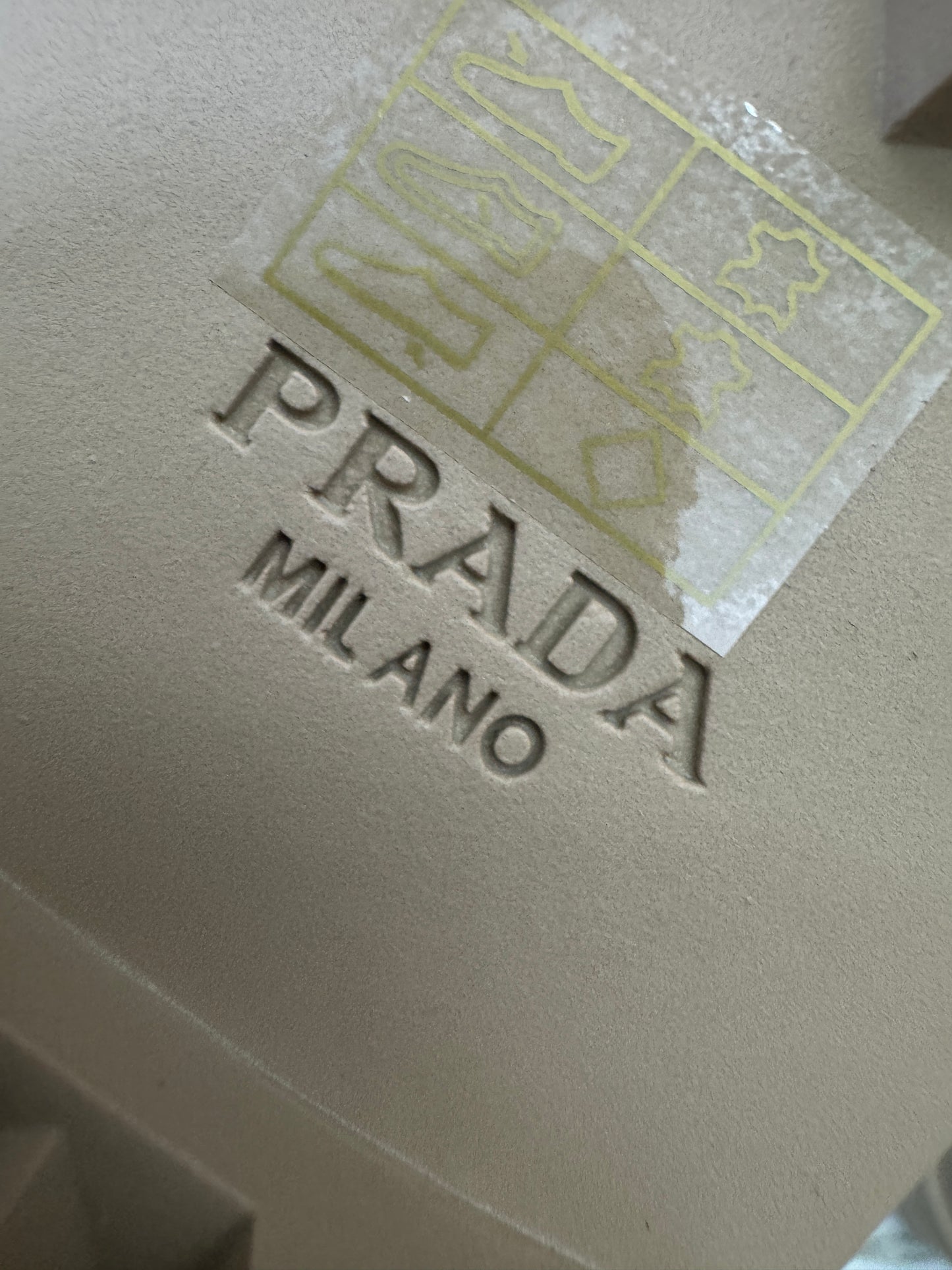 PRADA 卡其色麂皮中筒靴