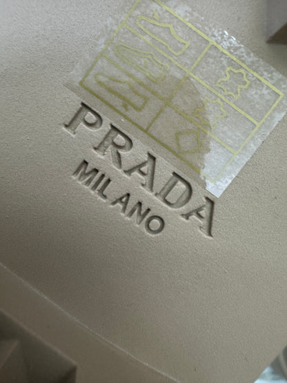 PRADA 卡其色麂皮中筒靴